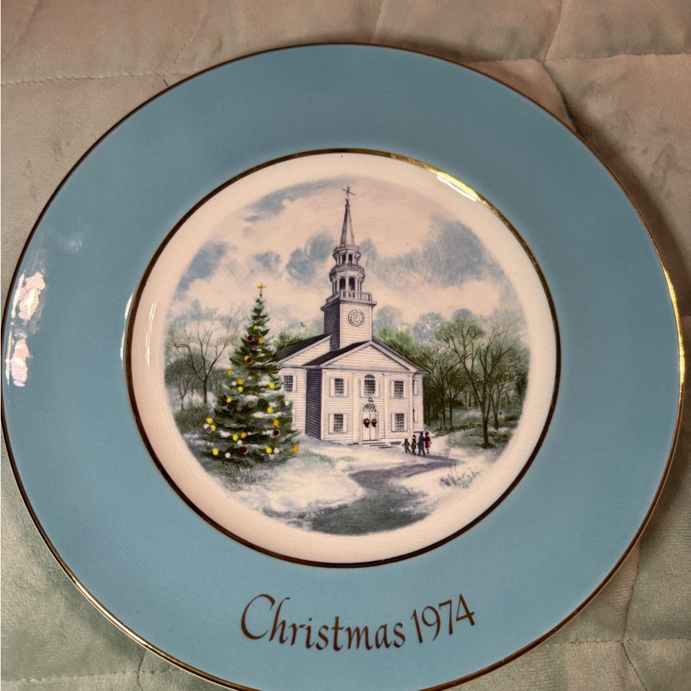 🎄 Vintage Avon Christmas Plate 1974 | Church Winter Scene | Gold Trim